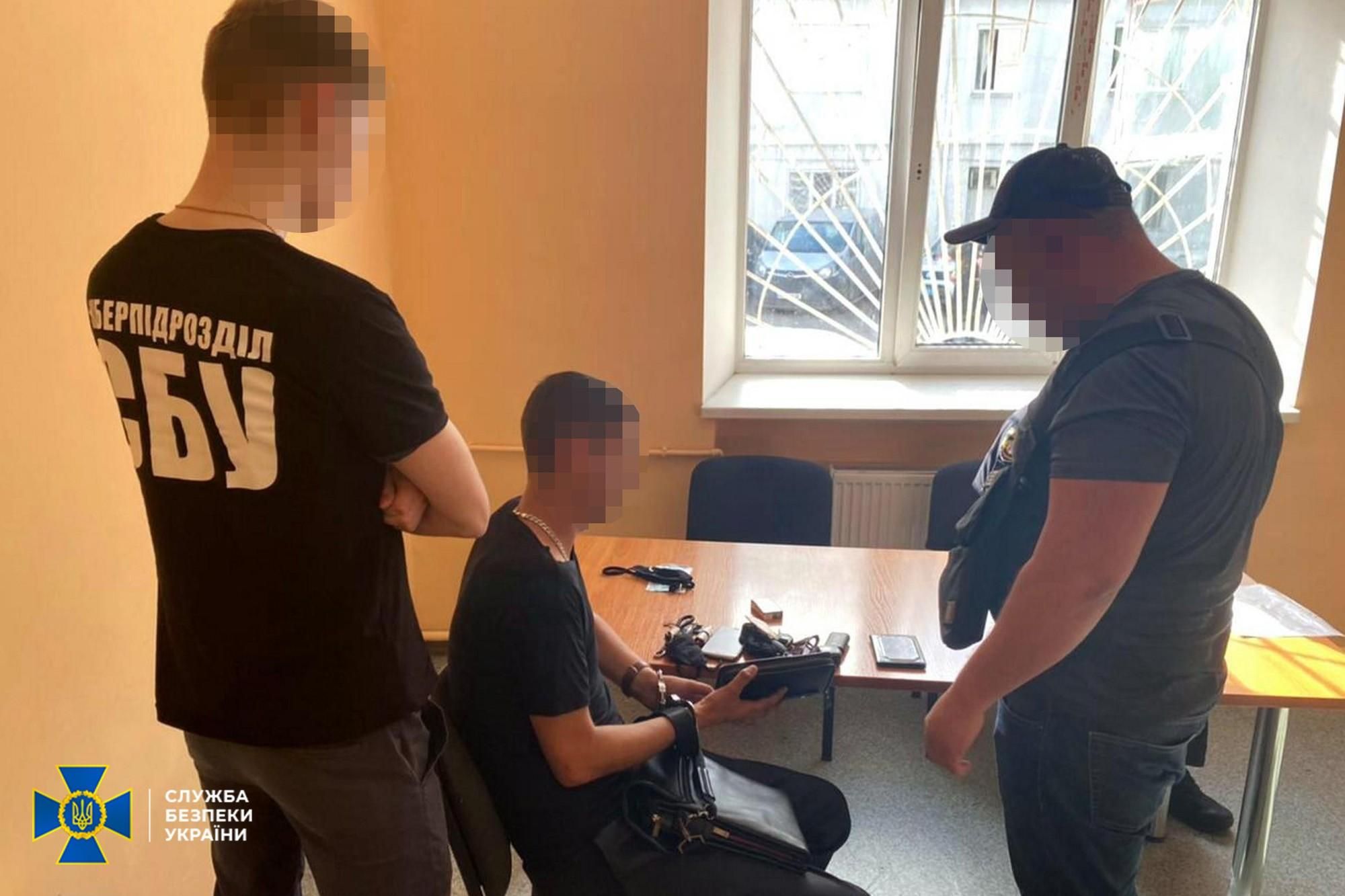 Обманул на миллион долларов: СБУ задержала международного преступника Обманул на миллион долларов: СБУ задержала международного преступника