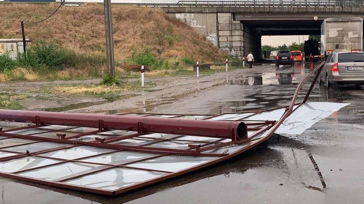 Київ та область накрила серйозна гроза із градом