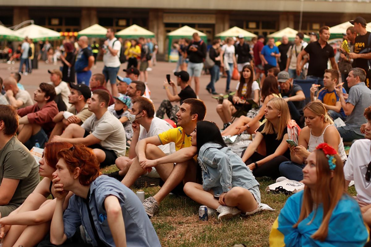 Українці на фан-зонах перед матчем збірної зі Швецією на Євро: фото Українці на фан-зонах перед матчем збірної зі Швецією на Євро: фото