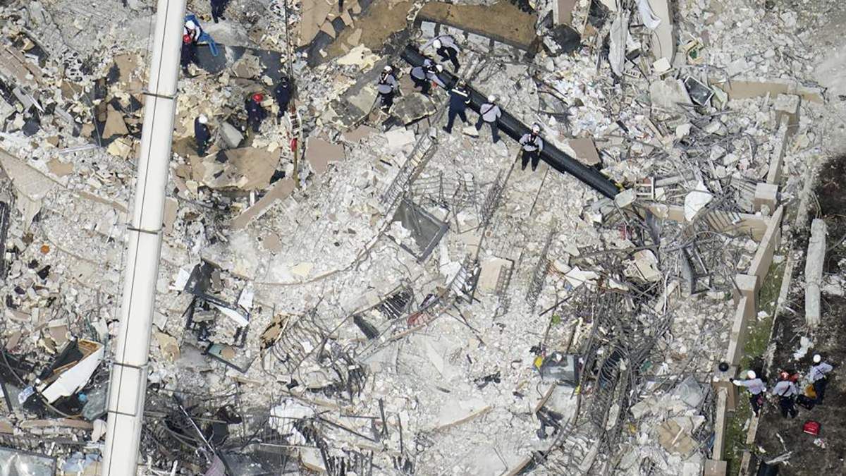 Число жертв обрушения дома в Майами возросло: туда прибудет Байден Число жертв обрушения дома в Майами возросло: туда прибудет Байден