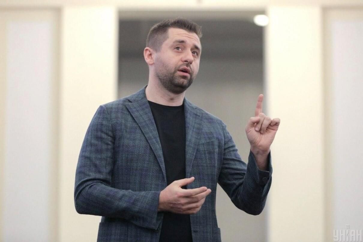 Арахамія пояснив про скандал з дєдами-мопедами Арахамія пояснив про скандал з дєдами-мопедами