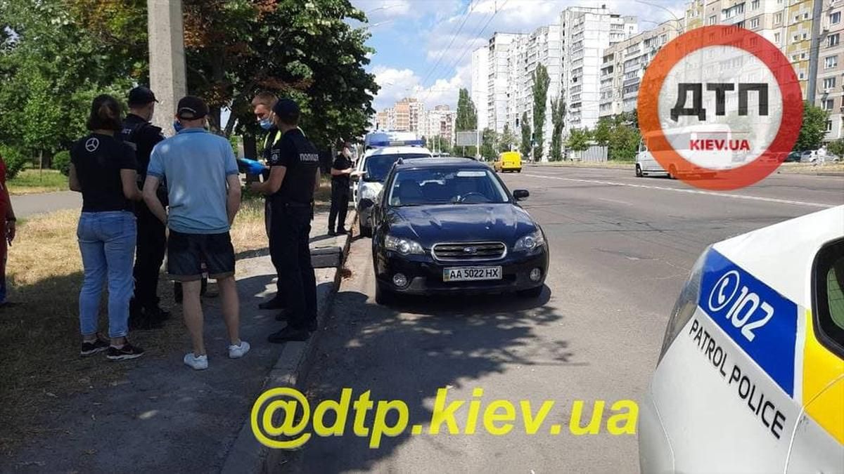На Троєщині у Києві знайшли тіло жінки у припаркованому авто На Троєщині у Києві знайшли тіло жінки у припаркованому авто