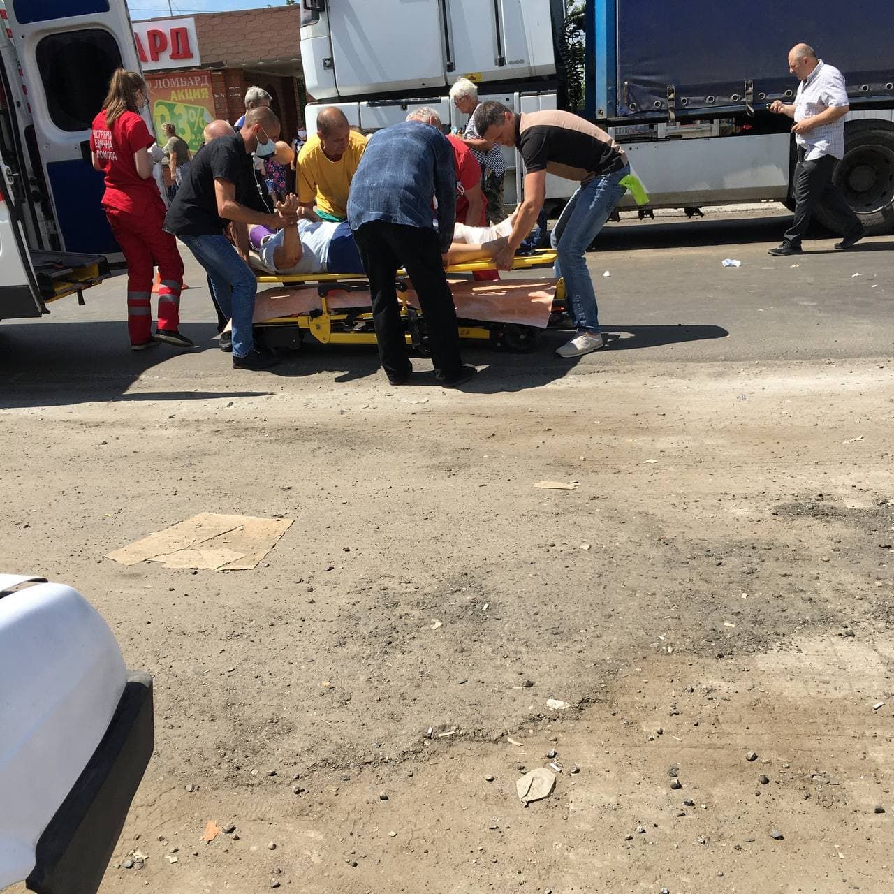 Под Харьковом фура сбила 2 женщин: видео 18+ Под Харьковом фура сбила 2 женщин: видео 18+