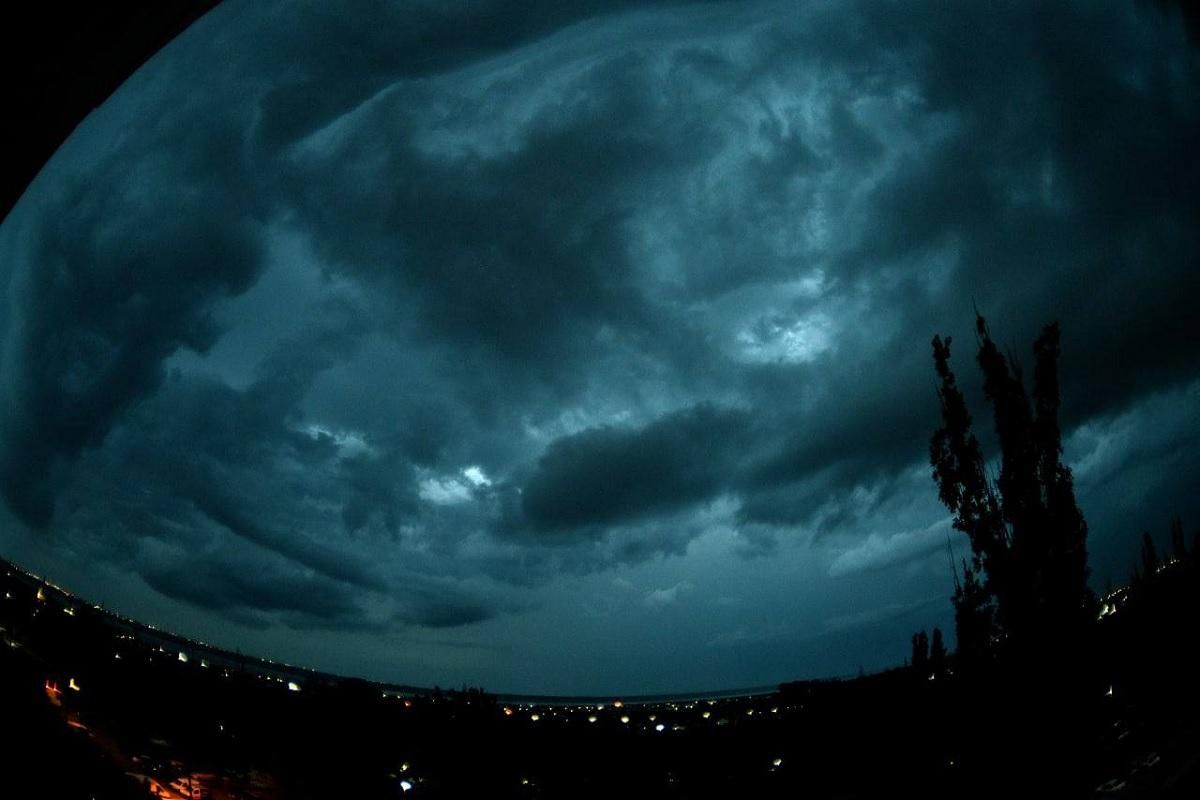 На Одессу надвигается тьма и ураган 30 июня 2021: фото, видео