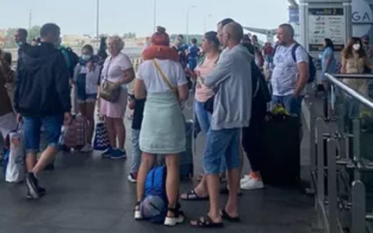 В аеропорту Бориспіль 1 липня 2021 затримуються 5 рейсів в Анталію В аеропорту Бориспіль 1 липня 2021 затримуються 5 рейсів в Анталію