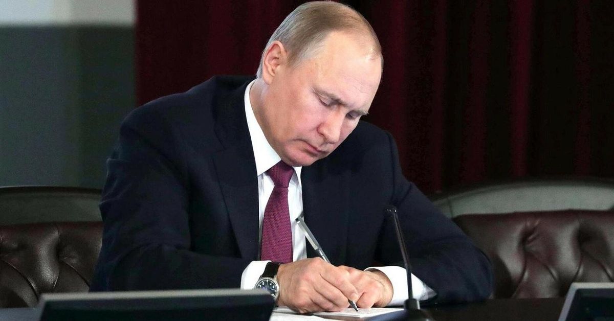 Путін заборонив прирівнювати дії СРСР і нацистської Німеччини Путін заборонив прирівнювати дії СРСР і нацистської Німеччини