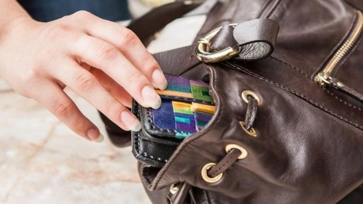 В Киеве 19-летняя Ромка обокрала работника посольства США В Киеве 19-летняя Ромка обокрала работника посольства США