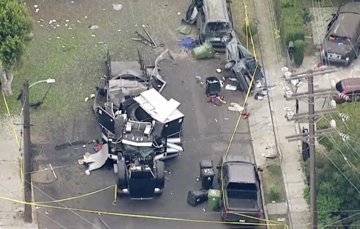 В Лос-Анджелесе произошел взрыв в полицейском грузовике: фото, видео