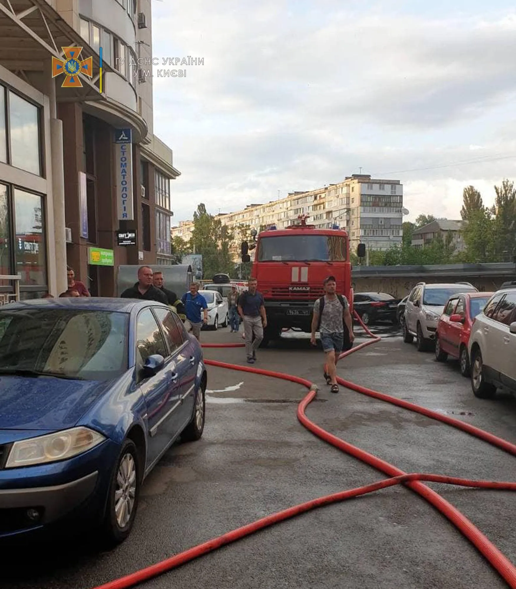Пожежа супермаркету у Києві