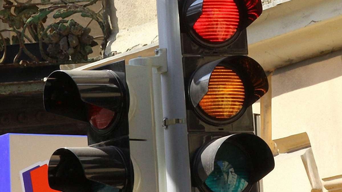 Не працюють світлофори в Києві: яка причина Не працюють світлофори в Києві: яка причина