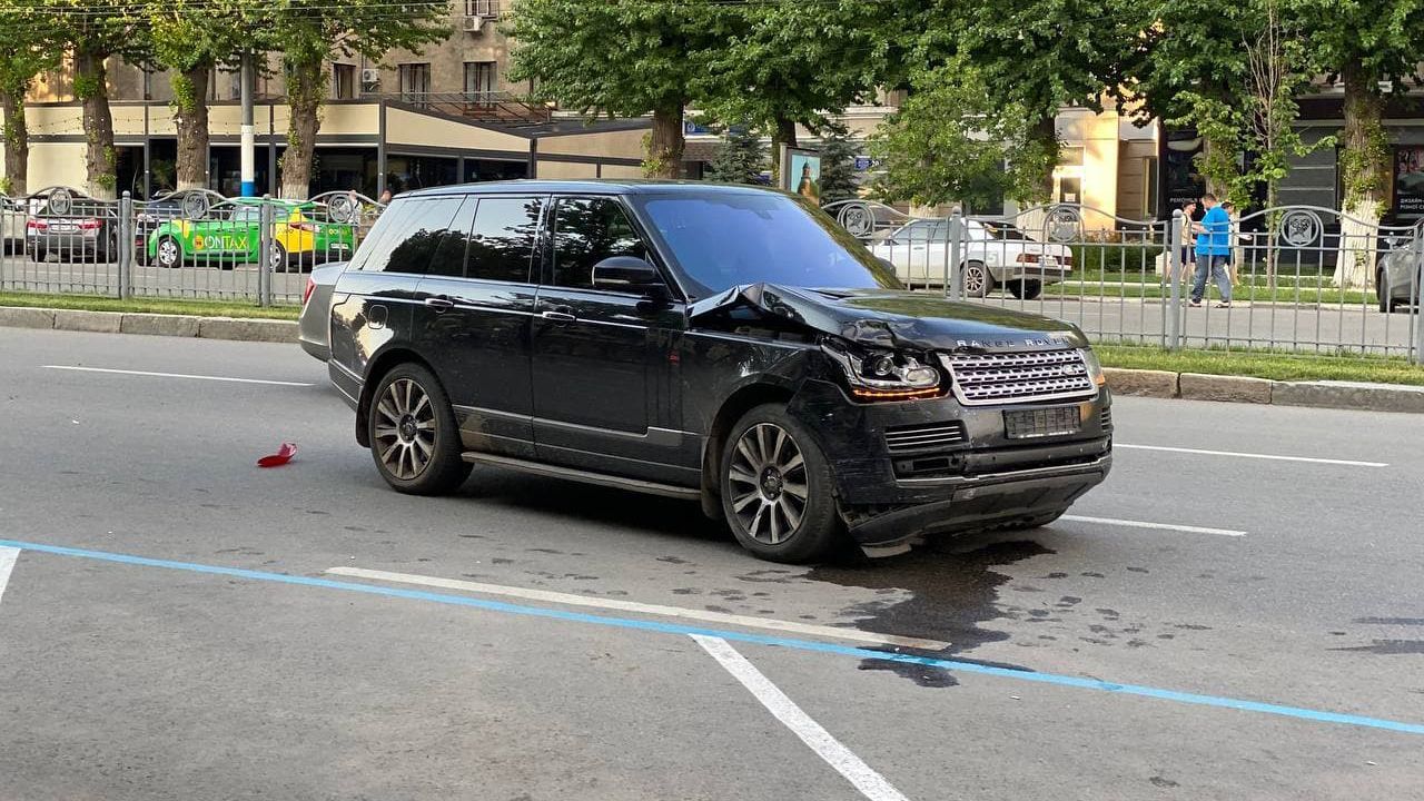 Син Фельдмана потрапив у ДТП із потерпілими: з’явилося відео моменту аварії Син Фельдмана потрапив у ДТП із потерпілими: з’явилося відео моменту аварії