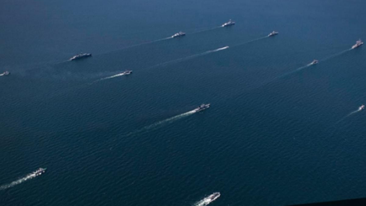 Россия вывела в море весь Черноморский флот, - разведка Россия вывела в море весь Черноморский флот, - разведка