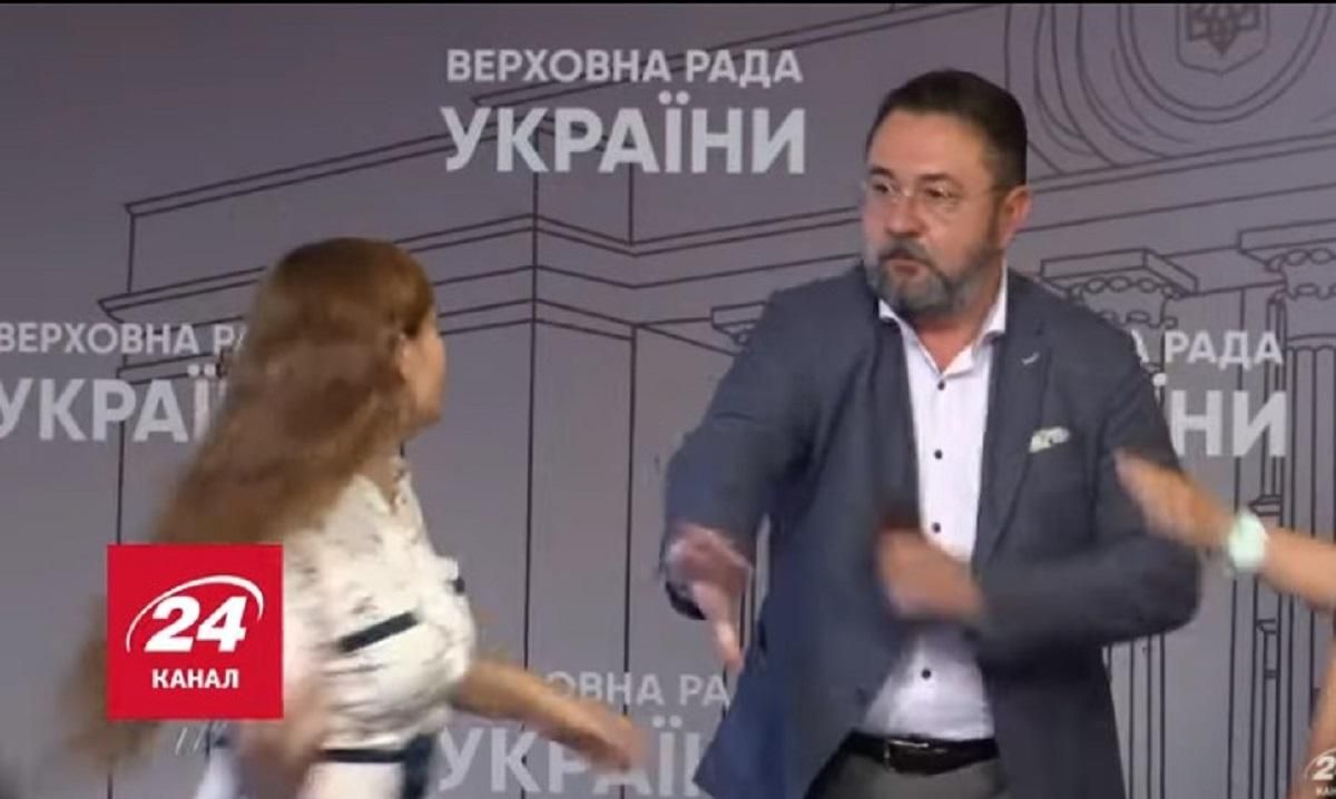 Журналістку-активістку Крат позбавили акредитації у Раду Журналістку-активістку Крат позбавили акредитації у Раду