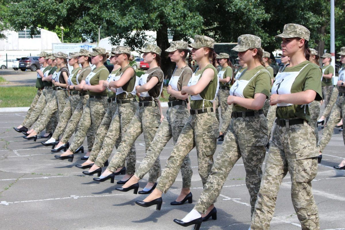 У Міноборони – скандал з підборами жінок-військових
