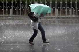 Грозы, град и мощный ветер: в Украине – штормовое предупреждение