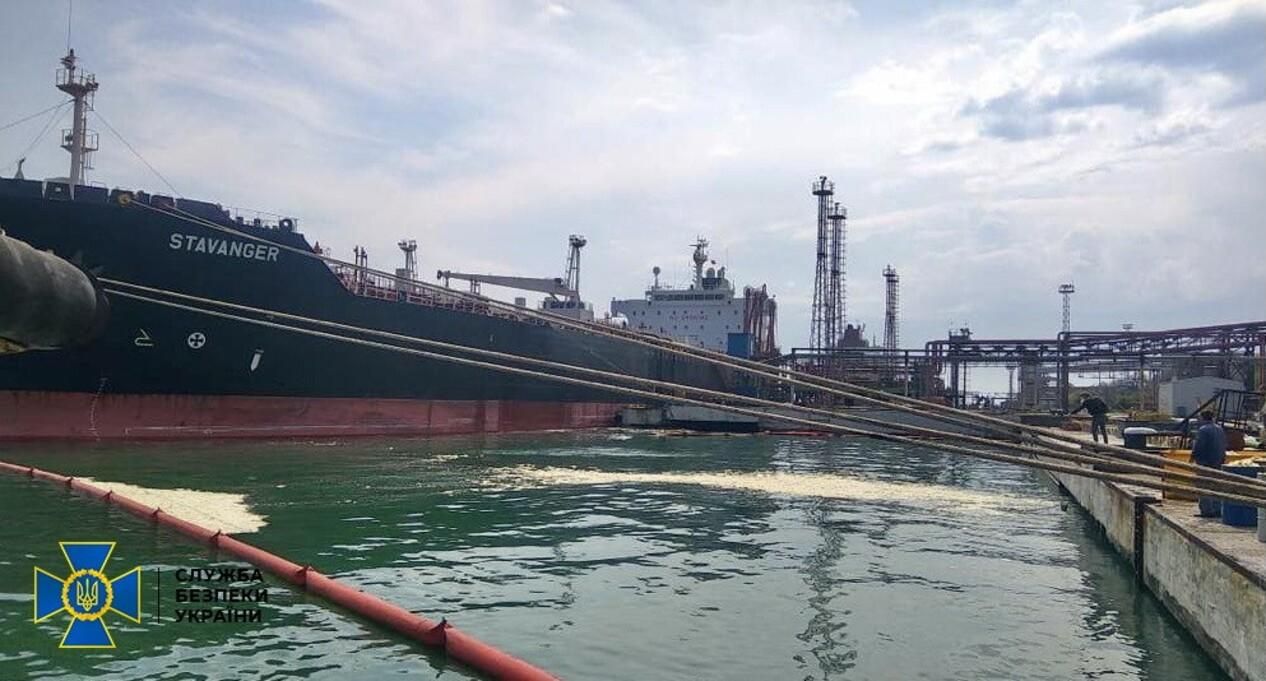 Члену иностранного судна сообщили о подозрении в загрязнении моря
