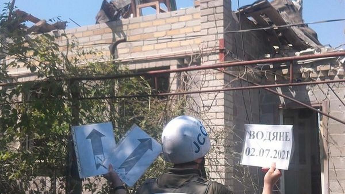 Бойовики з артилерії обстріляли Водяне: під удар потрапили будинки