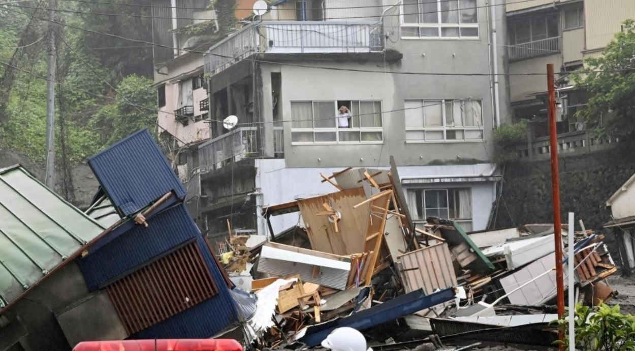 Последствия оползня в Японии 3 июля 2021: есть погибшие Последствия оползня в Японии 3 июля 2021: есть погибшие