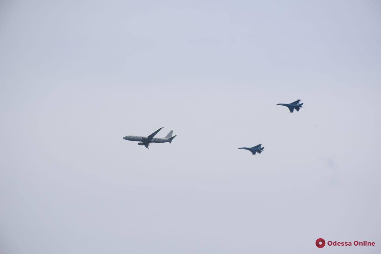 Зеленський вийшов у море для вшанування пам’яті загиблих моряків Зеленський вийшов у море для вшанування пам’яті загиблих моряків