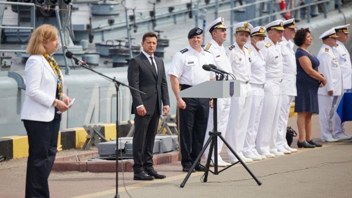 Зеленский рассказал, когда Украина получит боевые катера Mark VI