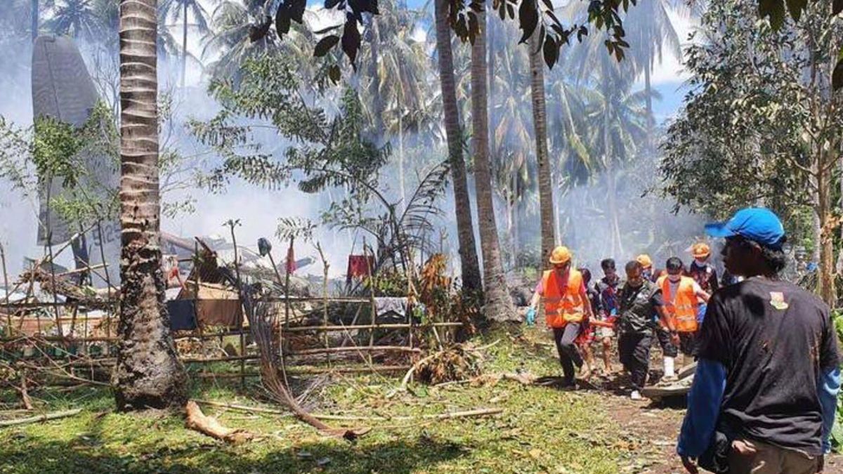 Авария военного самолета на Филиппинах: число жертв возросло
