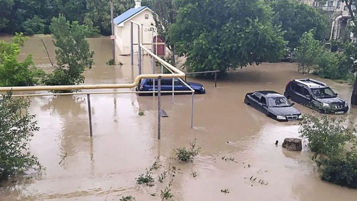 В Крыму объявили режим чрезвычайной ситуации из-за наводнения 4 июля