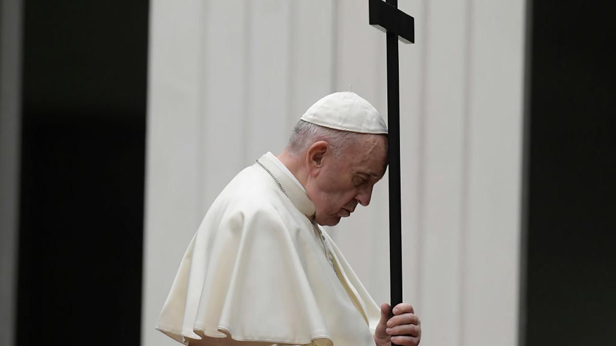В Италии Папе Римскому Франциску провели операцию: как все прошло