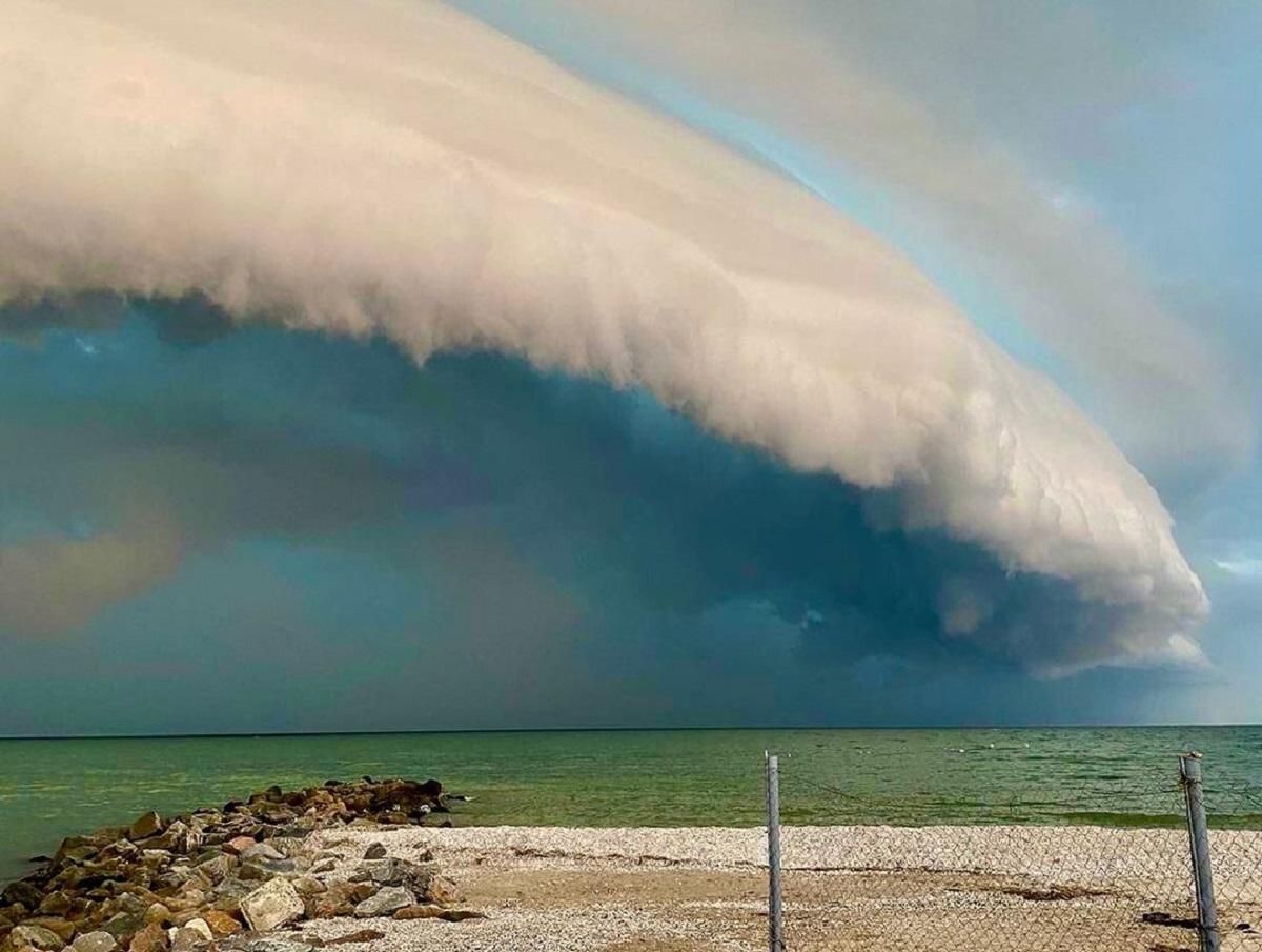 Невероятное небо в Приморске 04.07.2021: фото и видео Невероятное небо в Приморске 04.07.2021: фото и видео