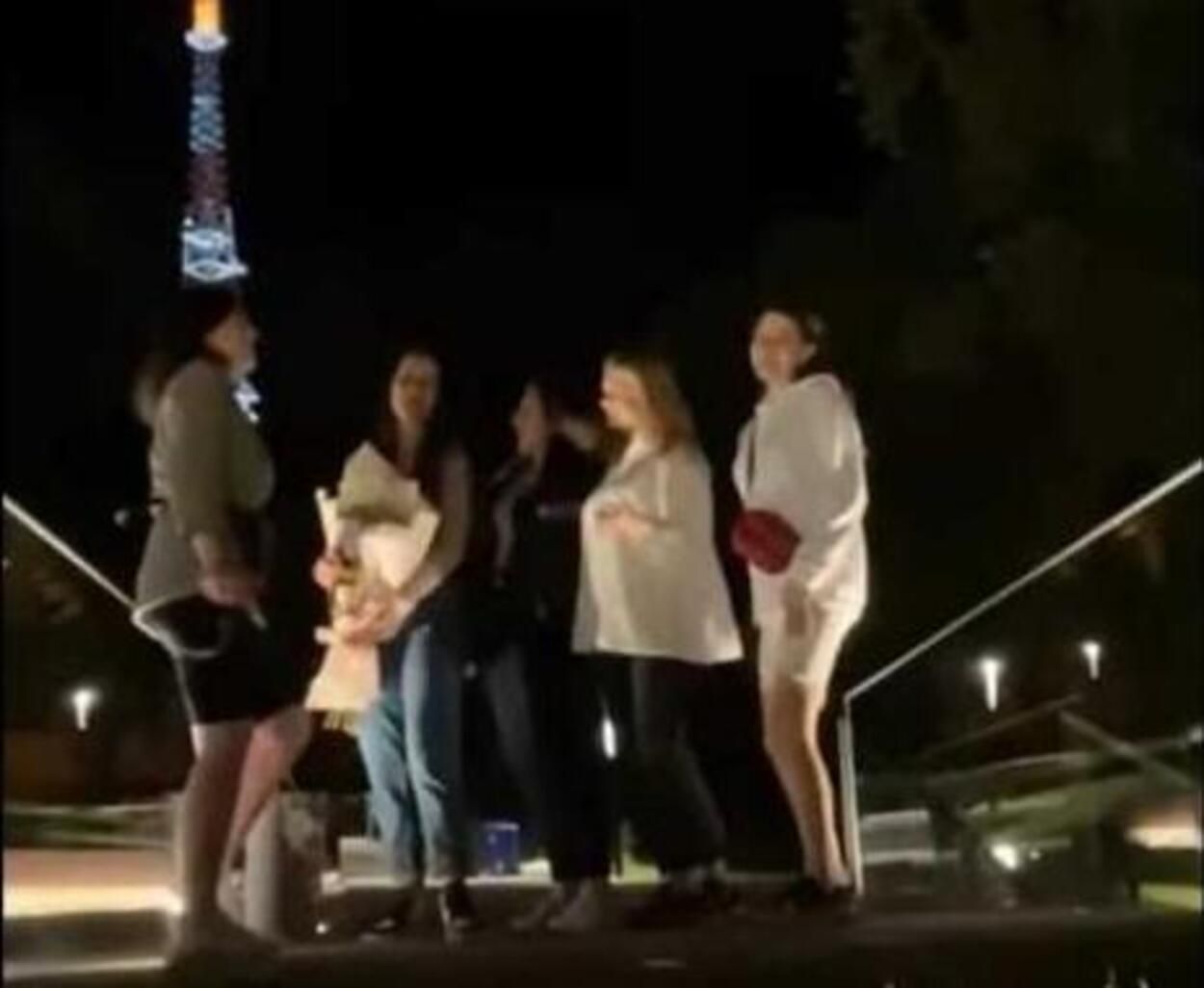 Гучне святкування на Меморіалі Небесної Сотні у Львові: студенткам загрожує в'язниця Гучне святкування на Меморіалі Небесної Сотні у Львові: студенткам загрожує в'язниця