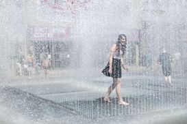 Грозы покидают Украину: в какие регионы вернется адская жара