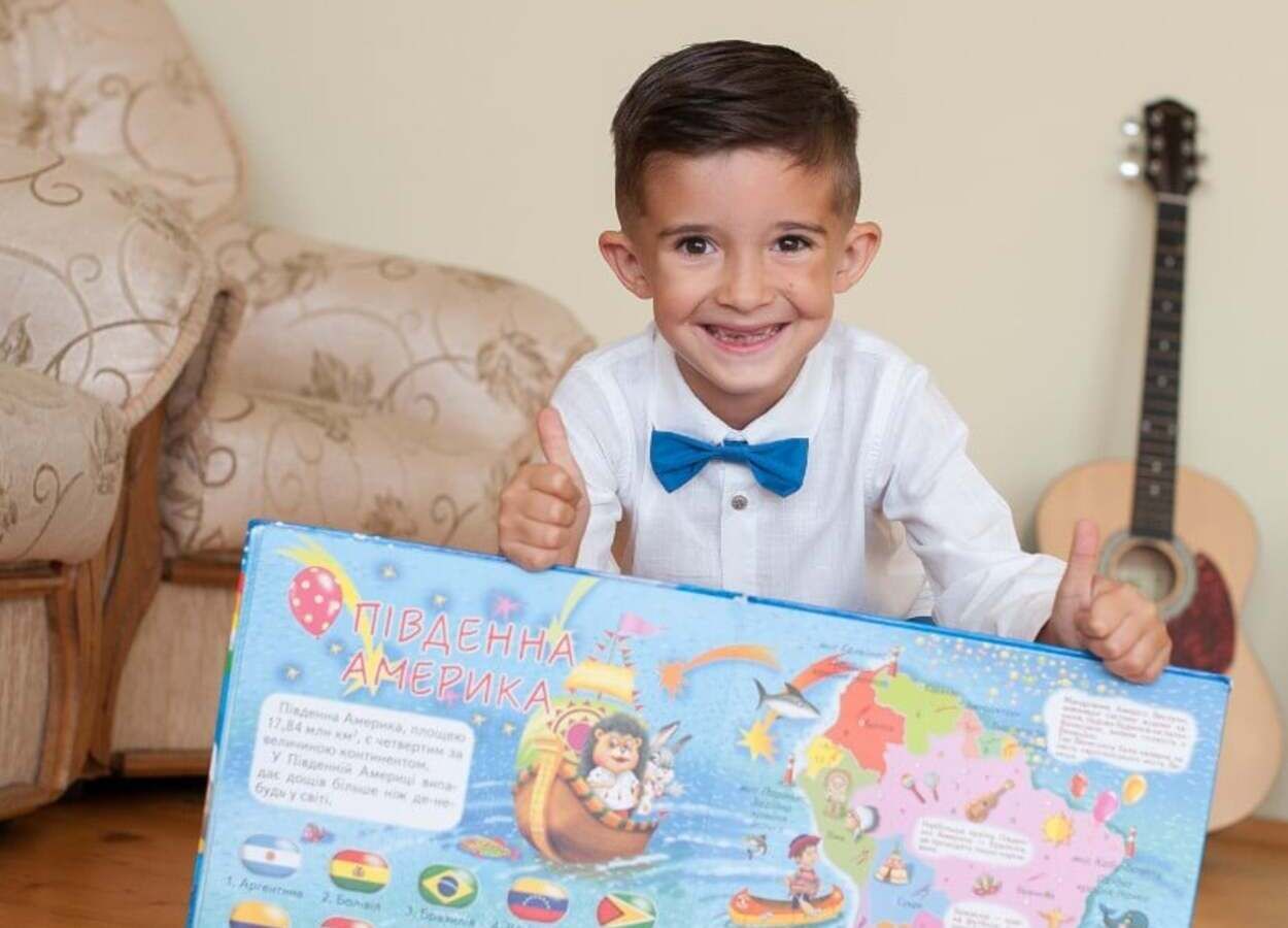 Новий рекорд України: 6-річний хлопчик з Львівщини назвав найбільше країн за контурами на карті