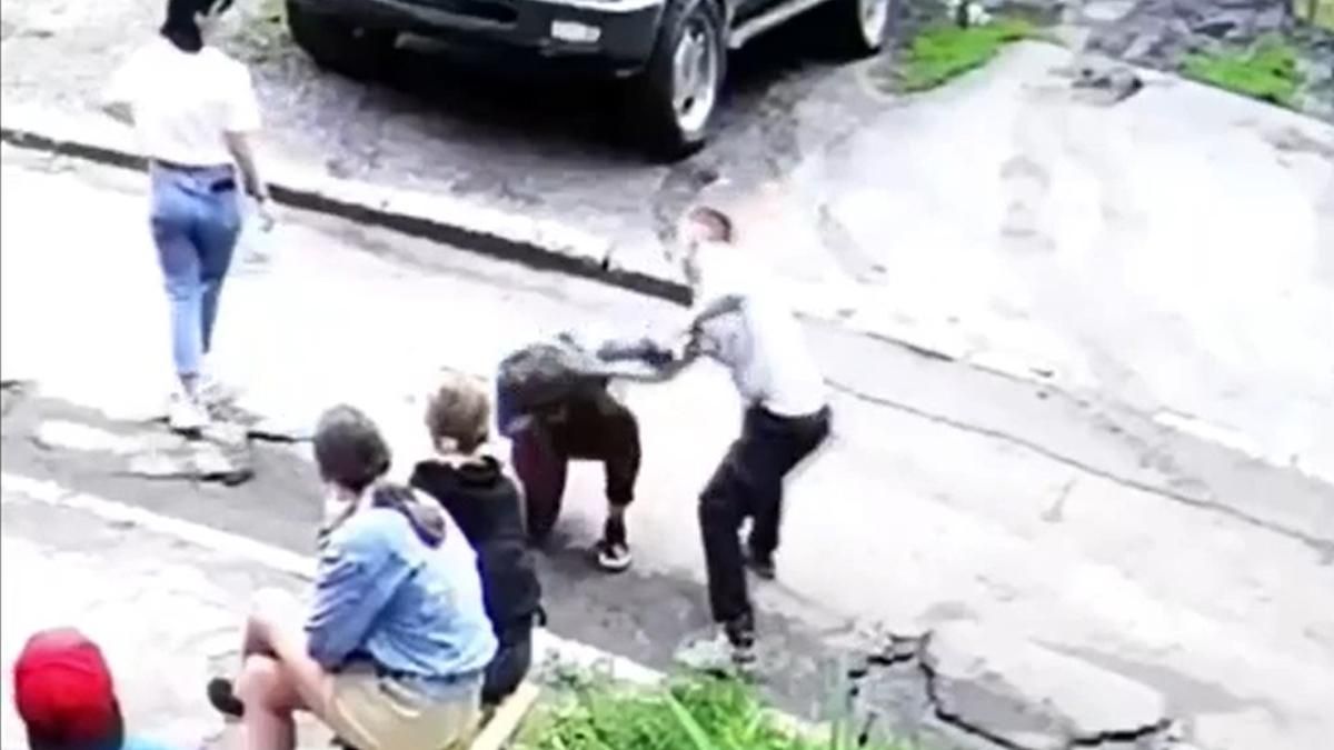Избиение 14-летней в Харькове: какой штраф может заплатить
