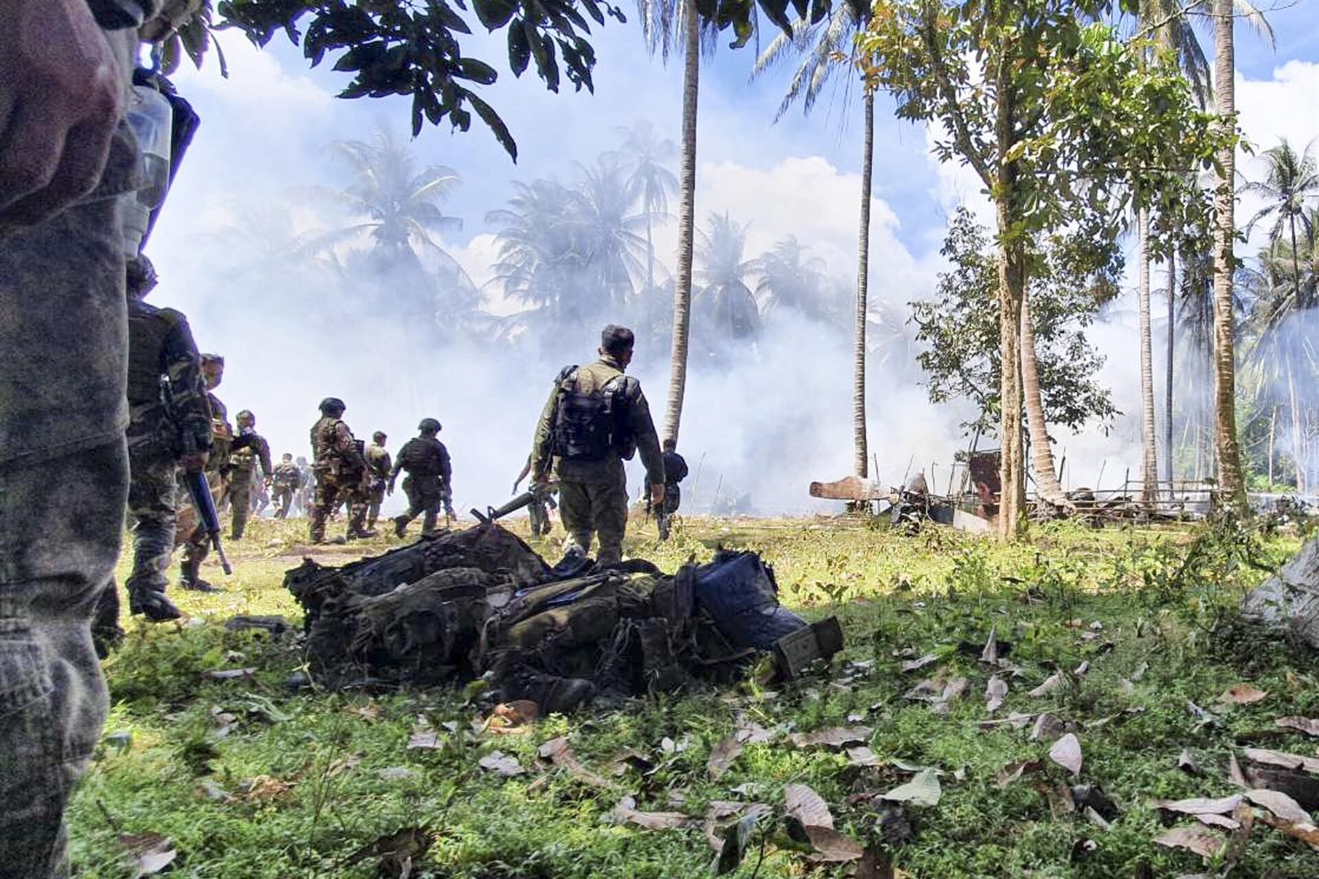 Військовий літак розбився на Філіппінах: збільшилась кількість жертв