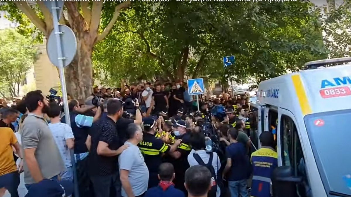 В Тбилиси противники ЛГБТ-марша и радикалы напали на журналистов В Тбилиси противники ЛГБТ-марша и радикалы напали на журналистов