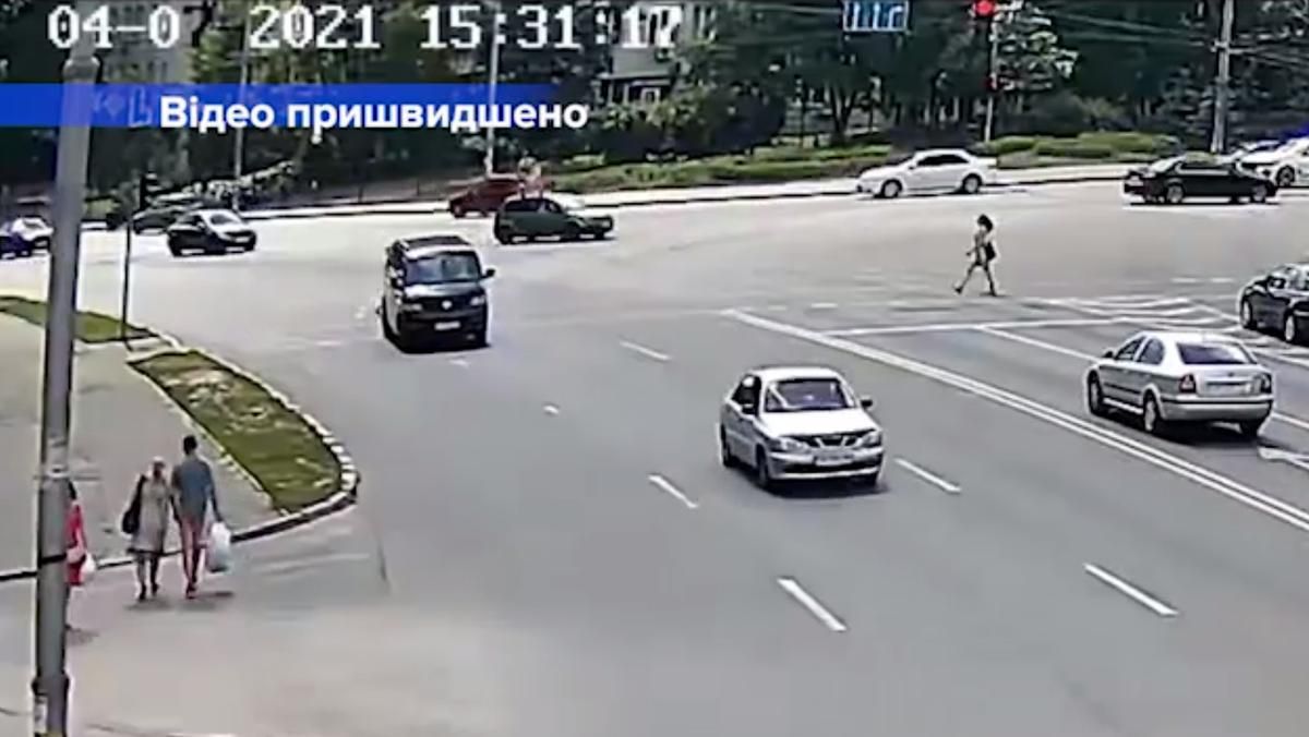 У Києві некерований автобус дивом проїхав жваве перехрестя без ДТП У Києві некерований автобус дивом проїхав жваве перехрестя без ДТП