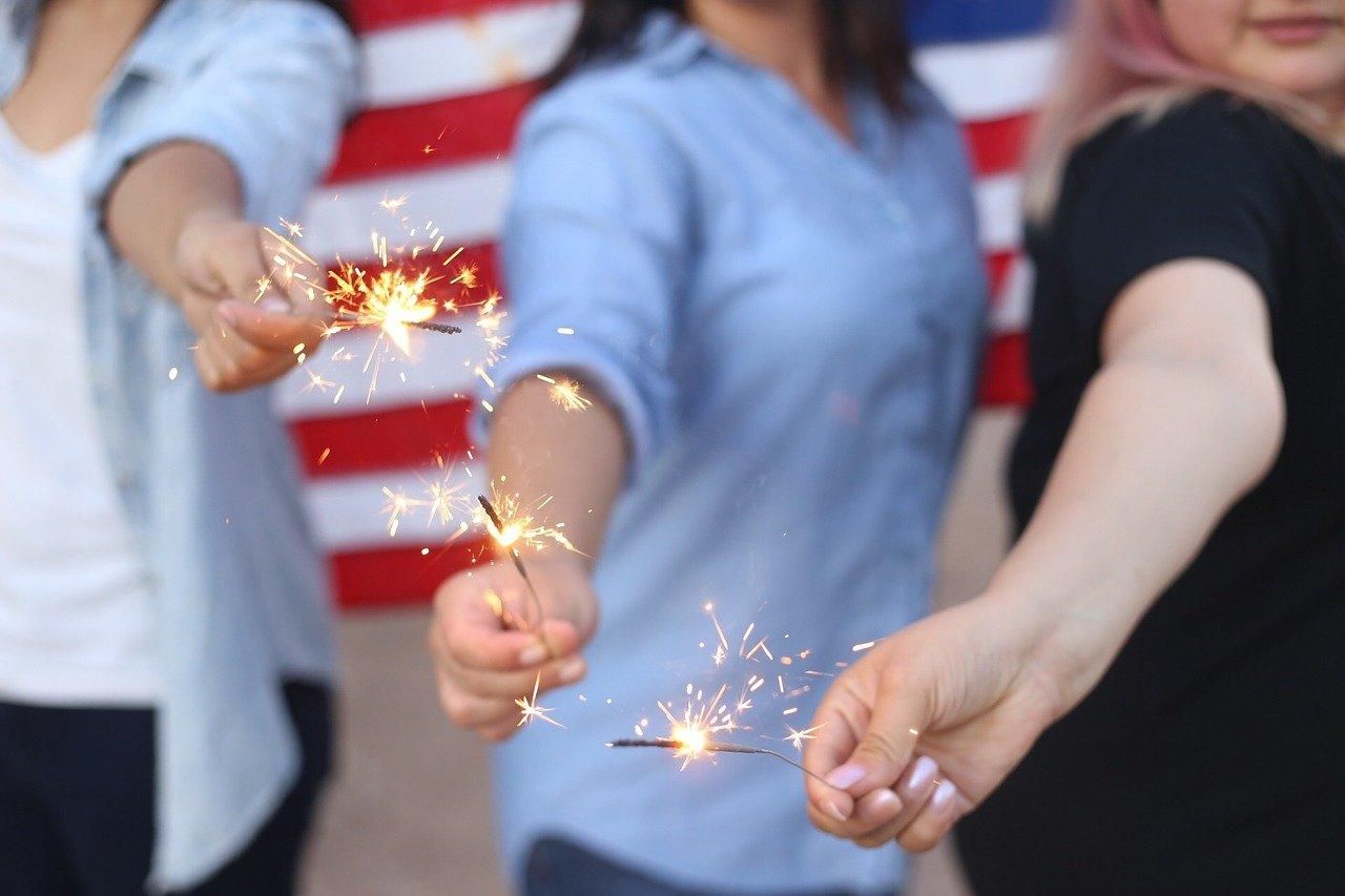 Громадяни США гучно відсвяткували День незалежності – Голос Америки 