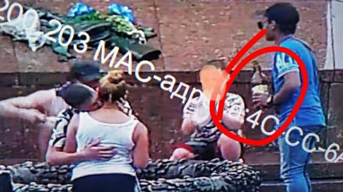 На Вічному вогні в Одесі влаштували пікнік: фото На Вічному вогні в Одесі влаштували пікнік: фото