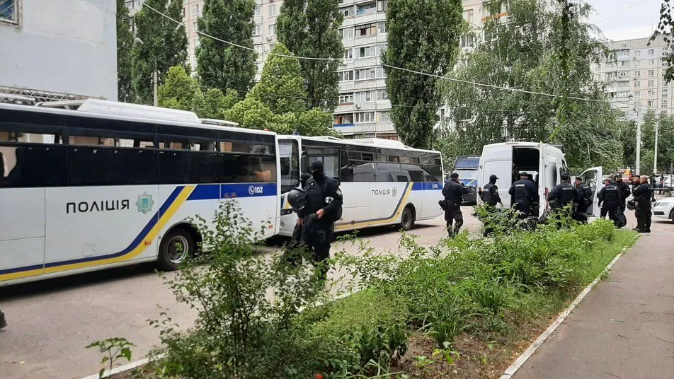 Посадили в Сізо Ширяєва В Харкові Автобуси поліції  