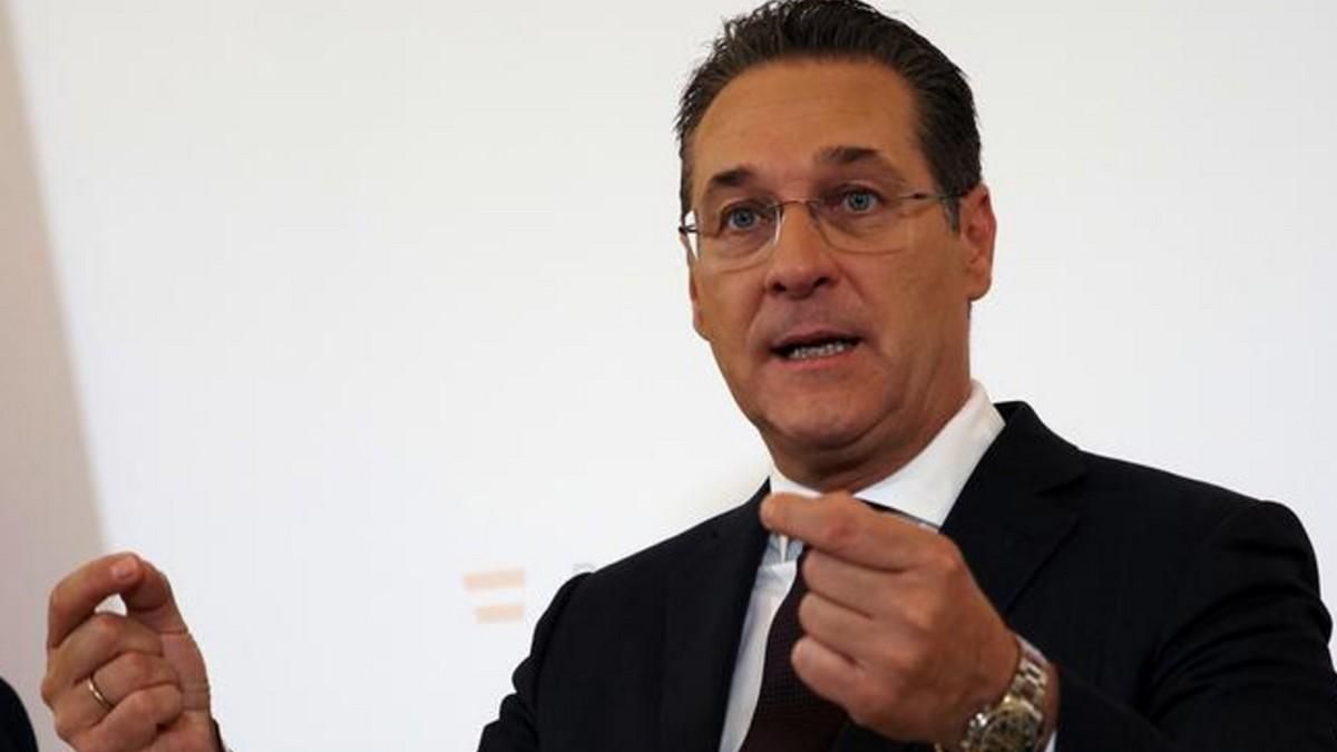 Ексвіцеканцлера Австрії судитимуть за ймовірний хабар на 10 тисяч євро Ексвіцеканцлера Австрії судитимуть за ймовірний хабар на 10 тисяч євро