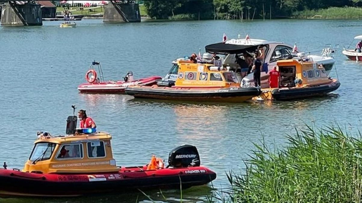 В Польше вертолет с украинцами упал в озеро 5 июня 2021 В Польше вертолет с украинцами упал в озеро 5 июня 2021