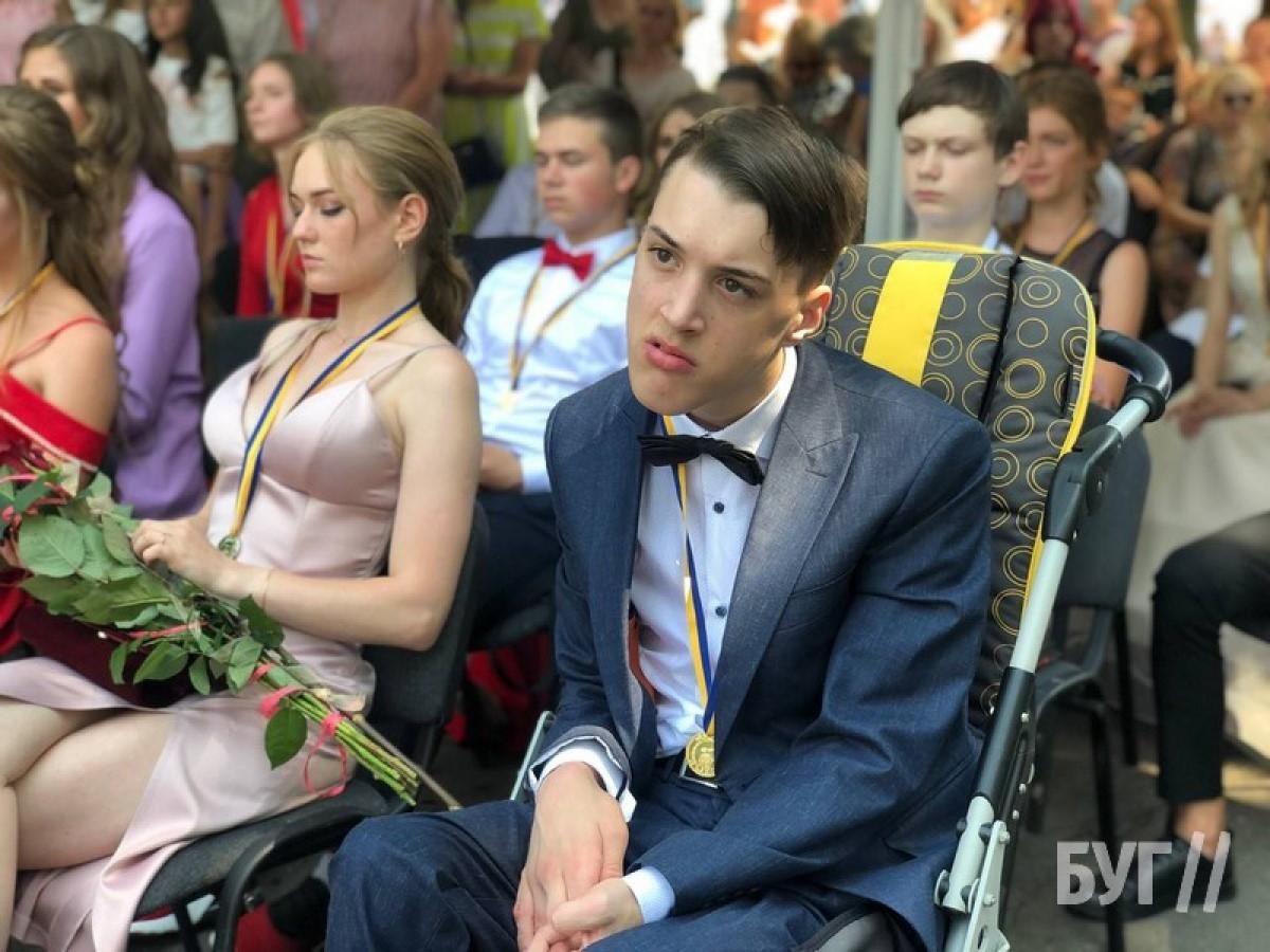 Випускник з Волині з важким діагнозом ДЦП отримав золоту медаль Випускник з Волині з важким діагнозом ДЦП отримав золоту медаль