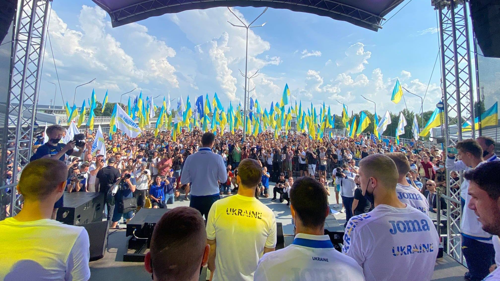 Журналістка спростувала маніпуляцію про прапори під час зустрічі збірної