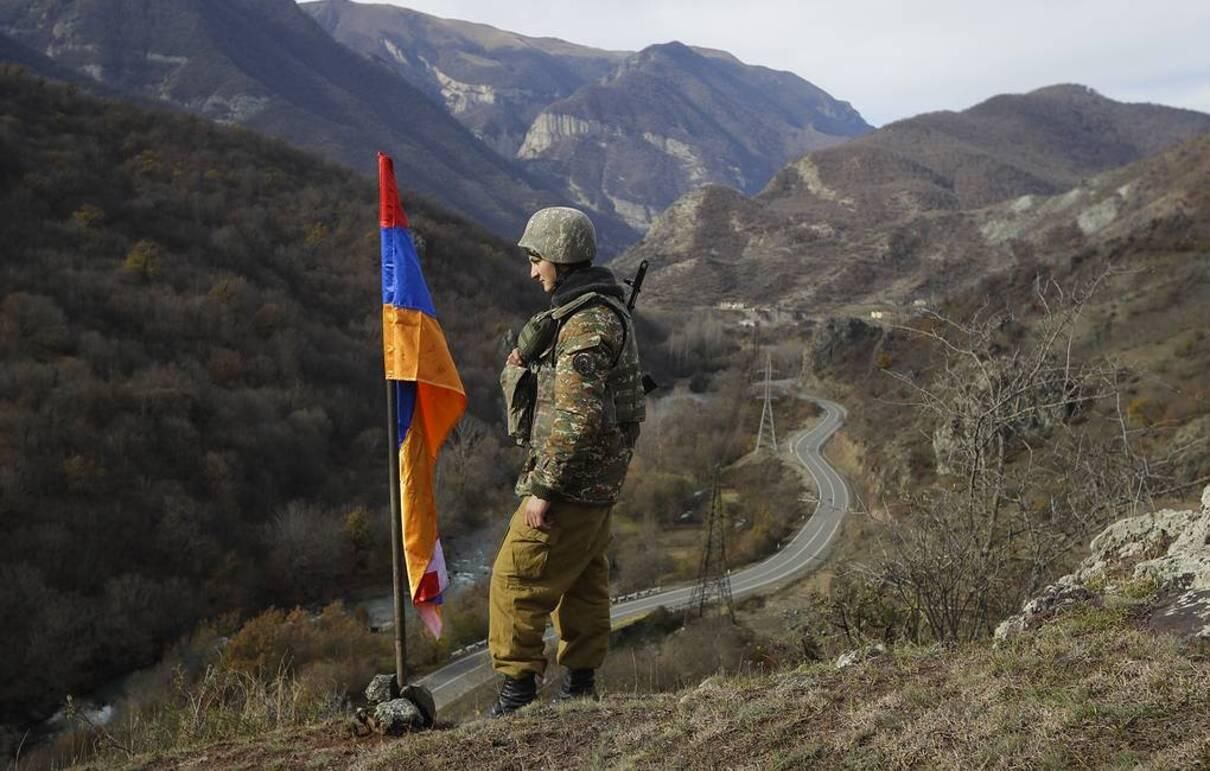 Вірменія та Азербайджан заявили про взаємні обстріли: є поранені