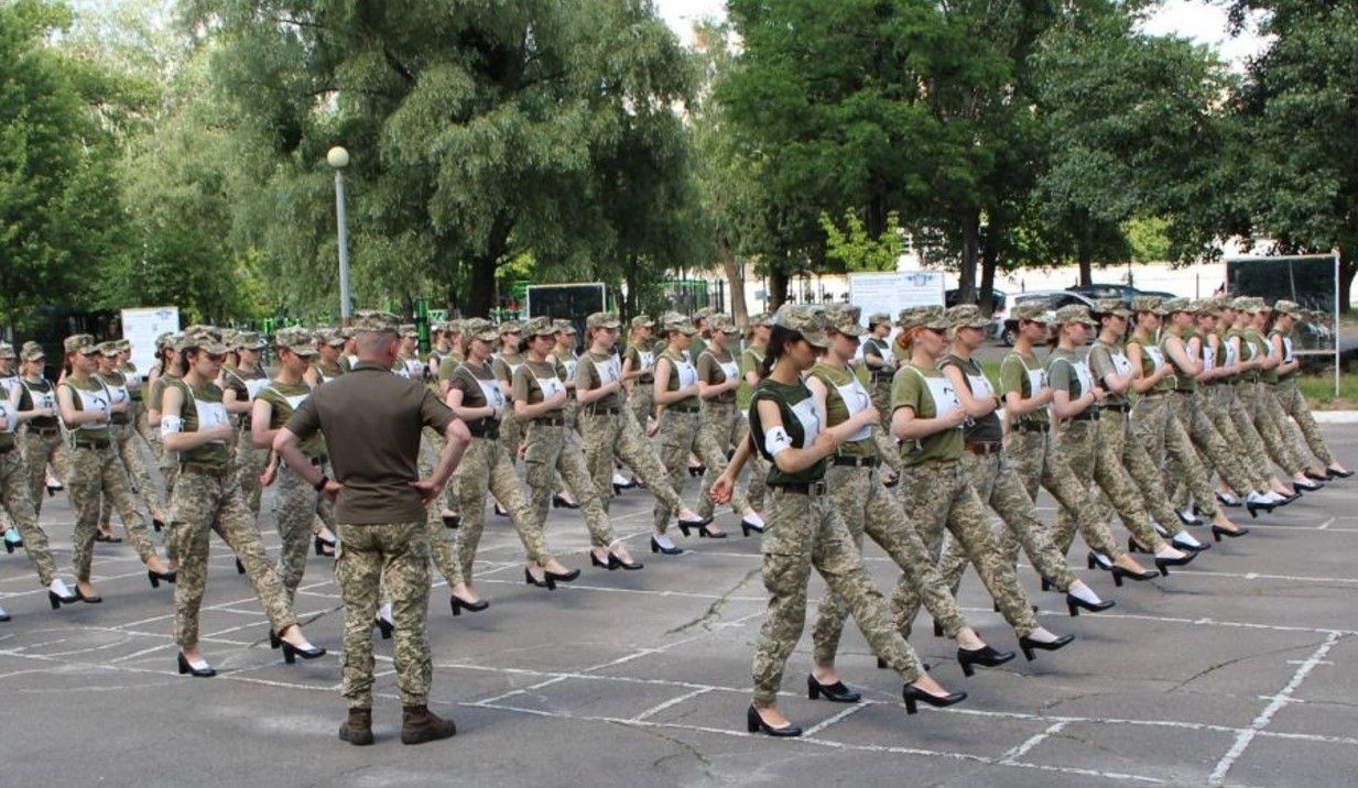 Розробили новий зразок туфель, – Таран про взуття для жінок-військових Розробили новий зразок туфель, – Таран про взуття для жінок-військових