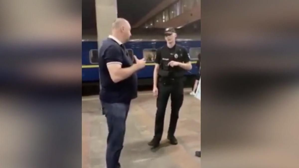 На залізничному вокзалі у Києві один з керівників СБУ влаштував дебош