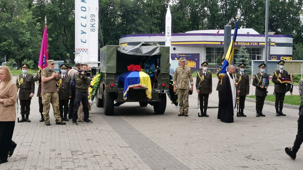У  Дніпрі попрощалися з загиблим на Донбасі медиком Письменним 