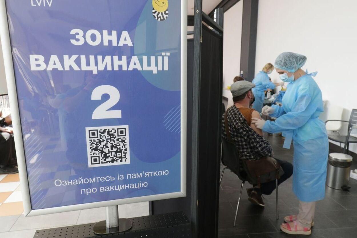 Во Львове стартовала массовая вакцинация от COVID-19: как записаться и где сделать прививки Во Львове стартовала массовая вакцинация от COVID-19: как записаться и где сделать прививки