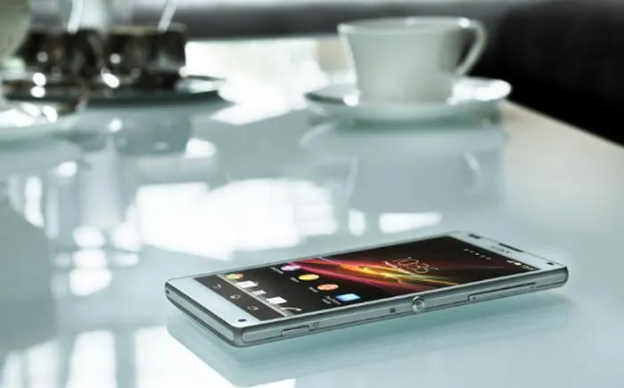 Телефон на столі Телефон на столі