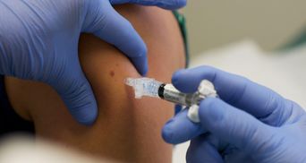 Франция призывает ЕС не признавать COVID-вакцины из России и Китая