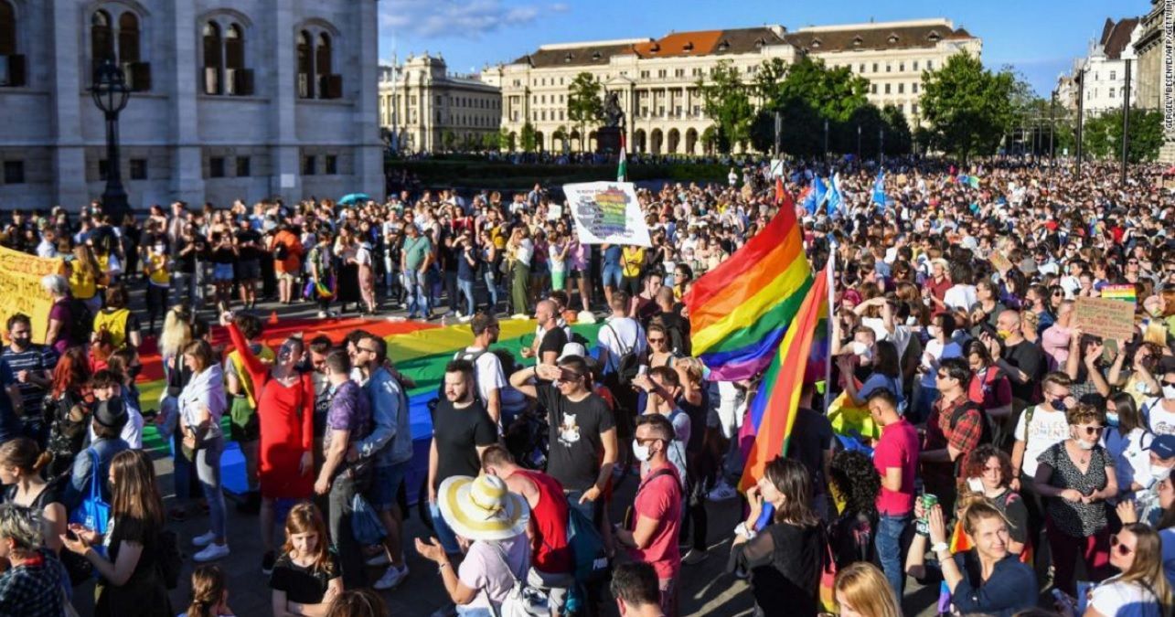 В Венгрии вступил в силу скандальный закон о гей пропаганду